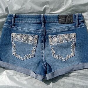 Sound Girl Women's Shorts. Size 5. Embroidered pockets.